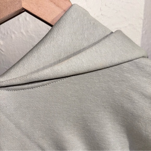 NWT Pac Sun Gray Hoodie with The Met Logo - Picture 6 of 10